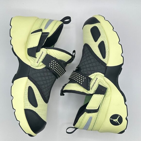 Women Nike AirJordan Trunner LX Shoes Luminous Green Black Sz 8.5 HQ2164-302 NEW - Picture 7 of 9